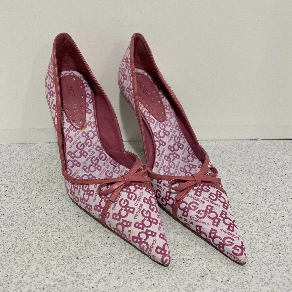 NWOT BCBGirls Pink Canvas Logo Print Stiletto High Heel Pumps Shoes US Size 6B
